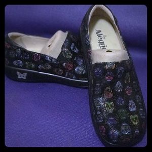 Alegria Keli embossed sugar skull clogs